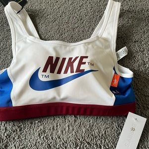NWT Barry’s Bootcamp x Nike sports bra